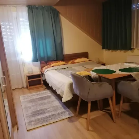 Ilona Ház Apartmán *